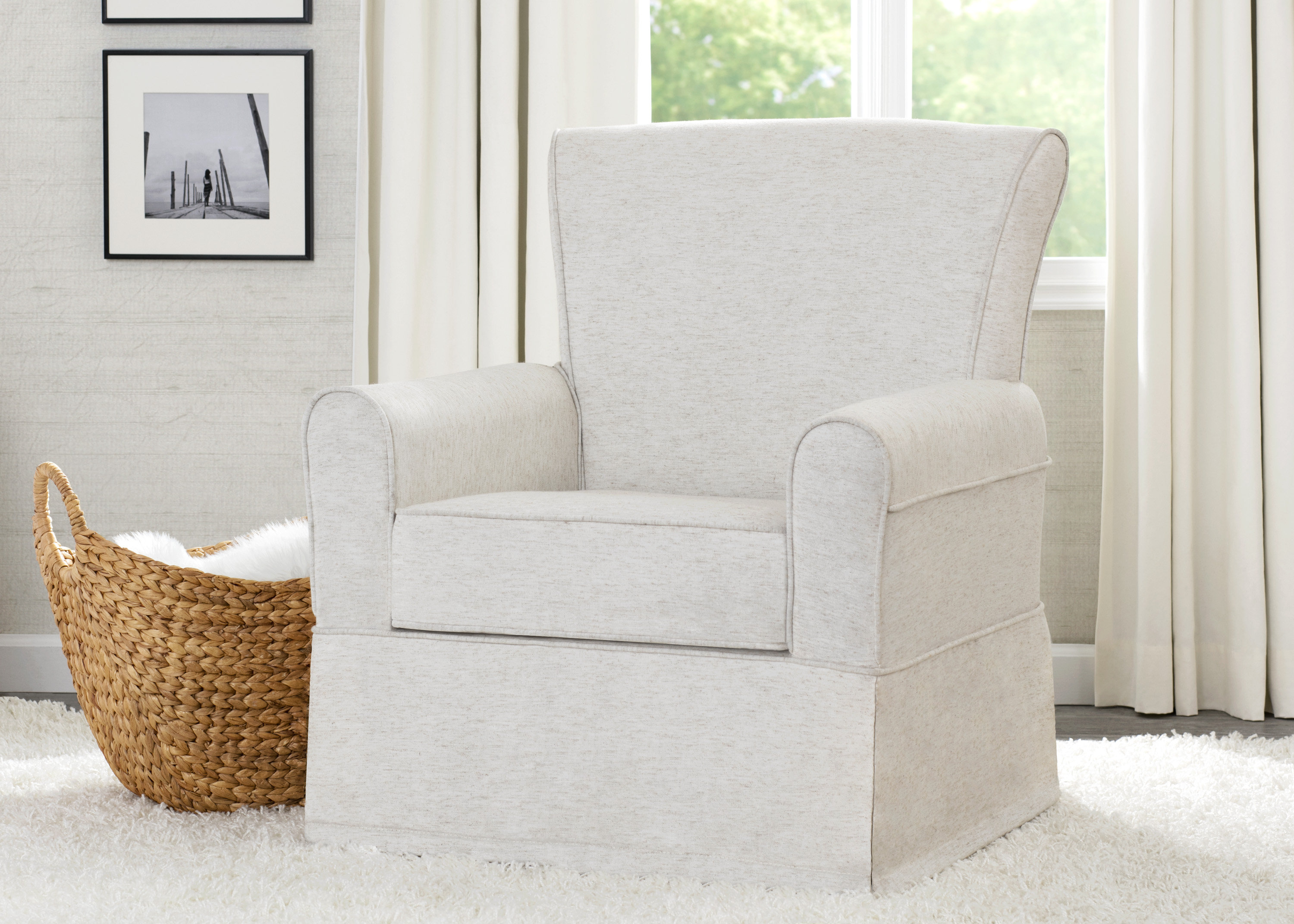 Delta swivel fashion chair